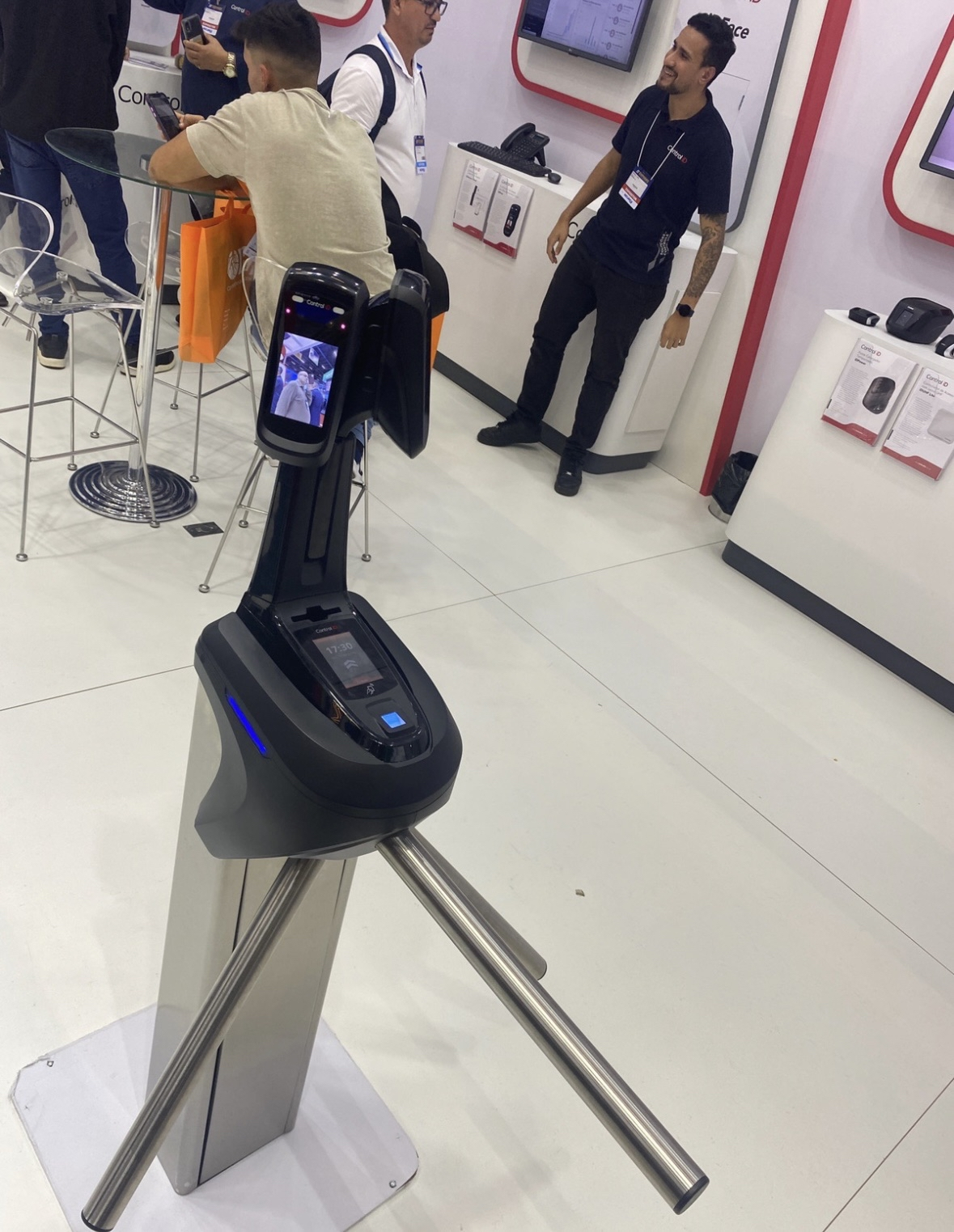 Catracas Biométricas com Reconhecimento Facial - Imagem 1